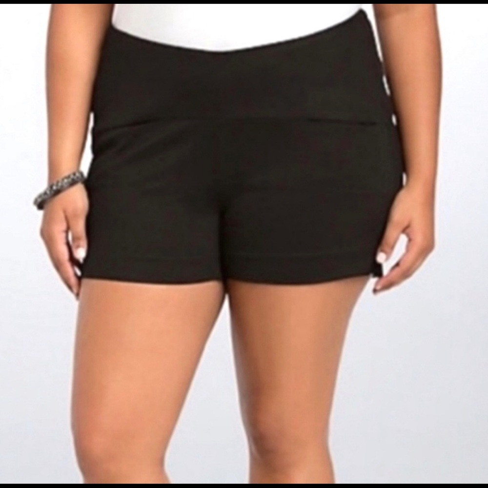 BLACK HIGH WAIST TEXTURED SHORTS